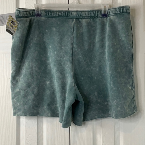 Grayson Threads Women’s Smiley World Sweatshorts Size 2X - Picture 8 of 10